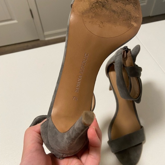 Banana Republic women’s ankle-strap suede heels — size 7.5 - Picture 5 of 6